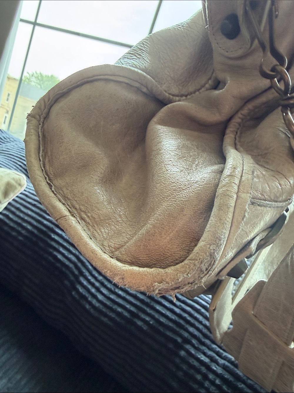 Vintage Greige Balenciaga Leather City Handbag - Picture 4 of 16